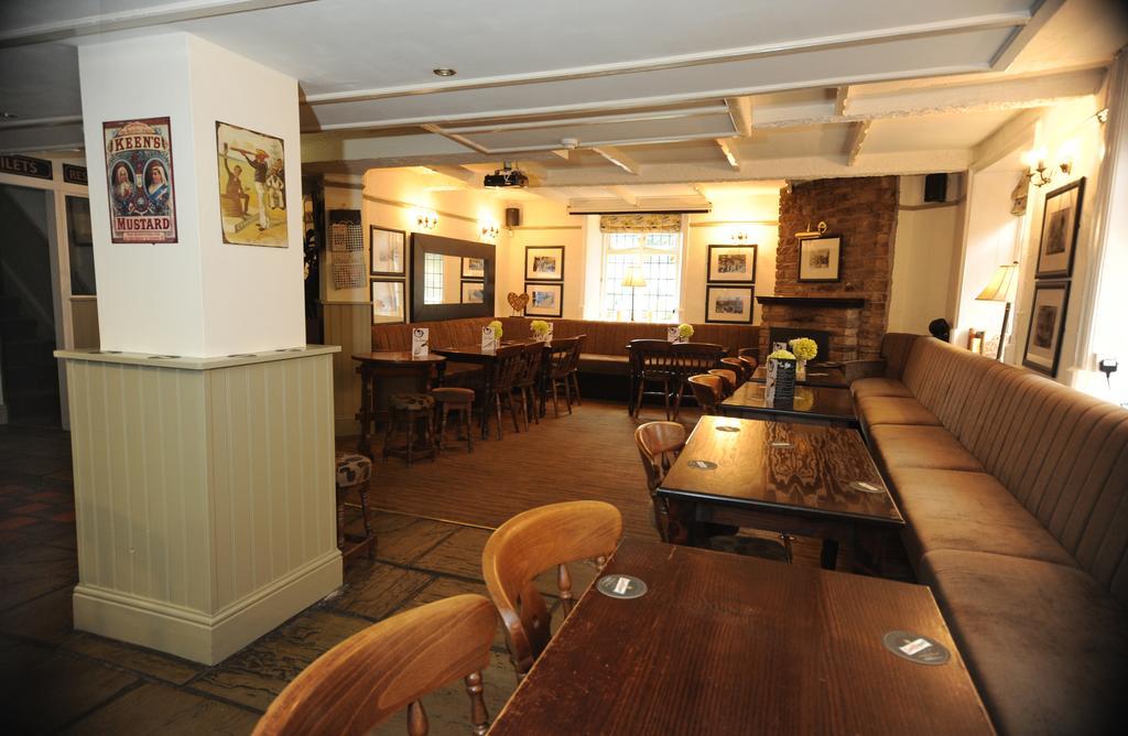 Queens Arms Country Inn กลอสซ็อป ภายนอก รูปภาพ
